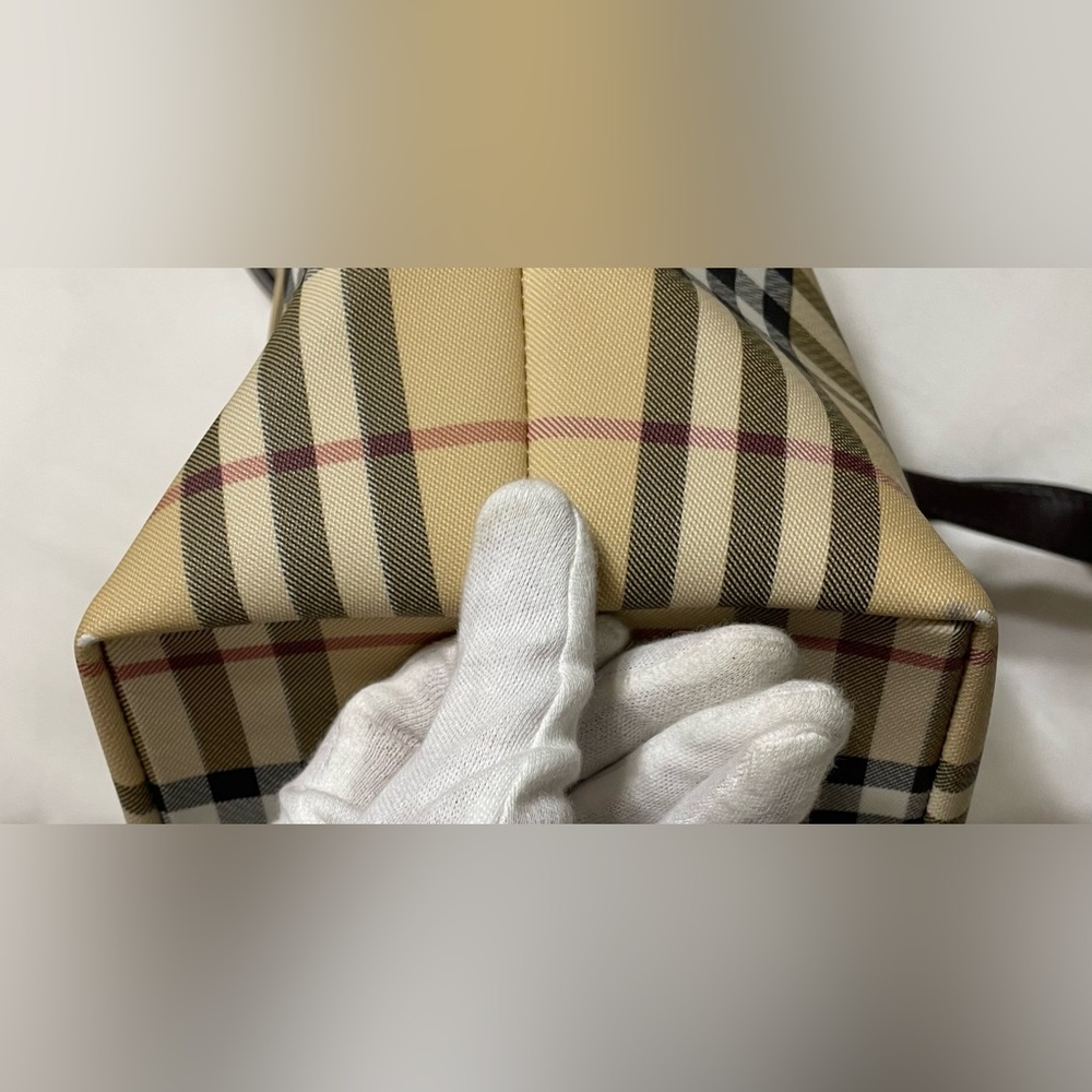 Burberry Authentic Vintage Tan and Black Checkered Tote Bag - Picture 6 of 16